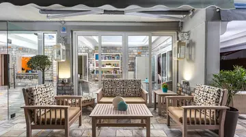 Ouzas Hotel