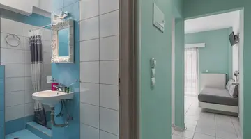OUZAS LUXURY HOTEL