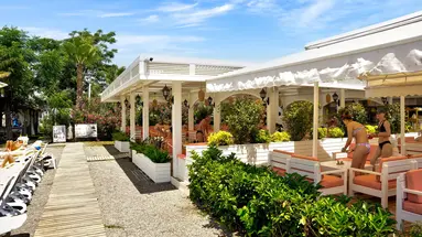 Oz Sui Resort