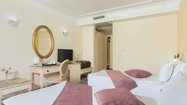 Palace Hotel - Sunny Day Resort