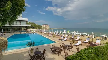 Palace Hotel - Sunny Day Resort