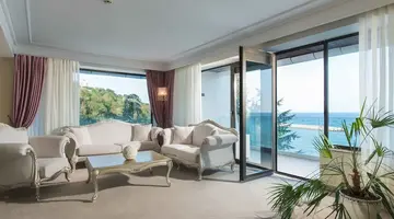 Palace Hotel - Sunny Day Resort