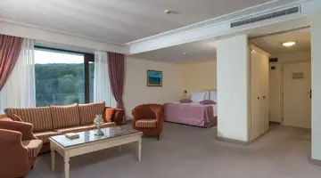 Palace Hotel - Sunny Day Resort
