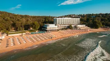 Palace Hotel - Sunny Day Resort