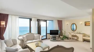 Palace Hotel - Sunny Day Resort