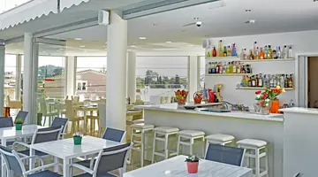 PALAPART GIKAS SUITES AND STUDIOS
