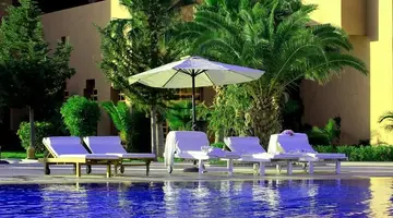 Palm Plaza