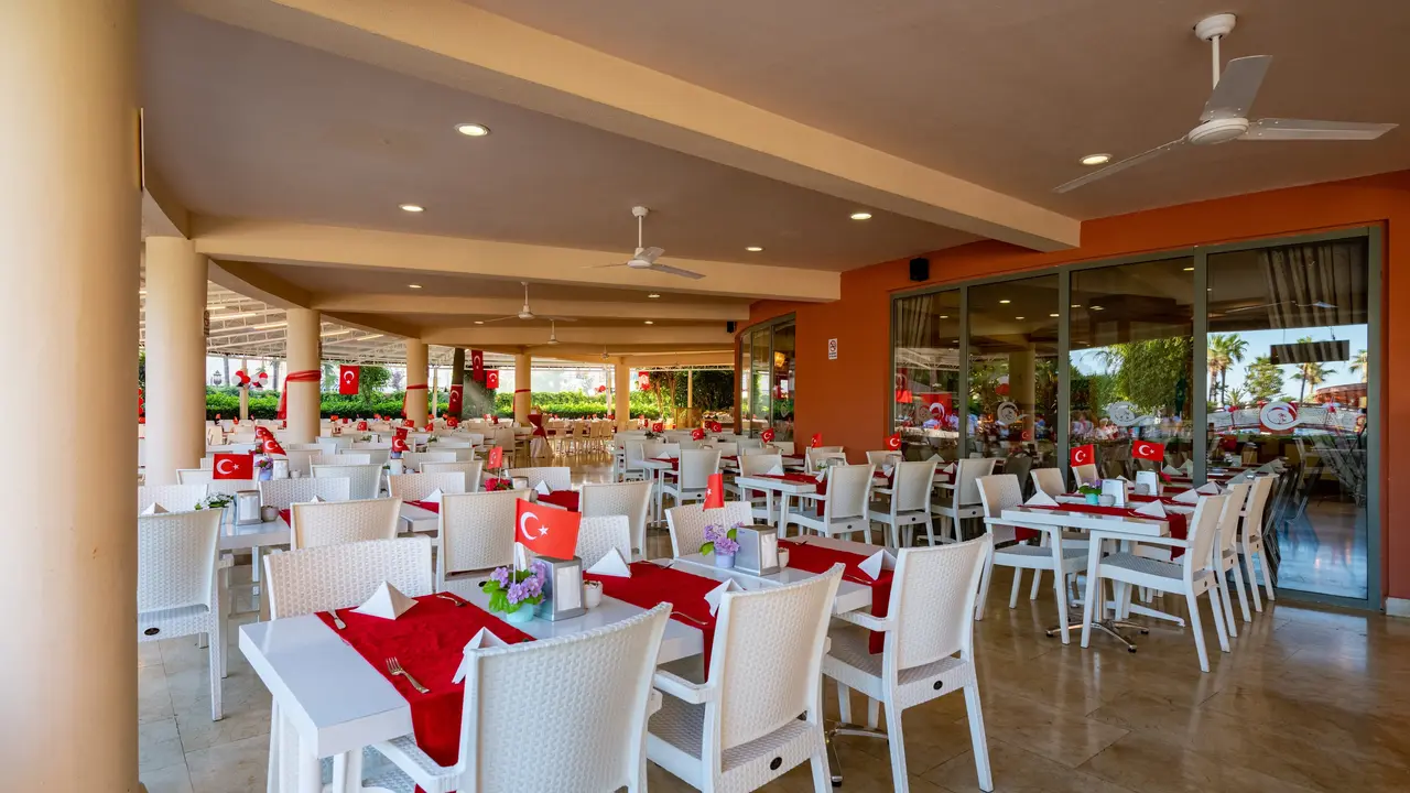 PALMERAS BEACH HOTEL