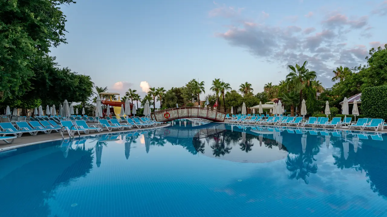 PALMERAS BEACH HOTEL
