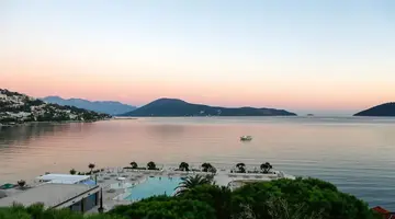 Palmon Bay Hotel & Spa