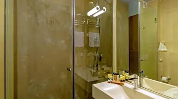Palmon Bay Hotel & Spa