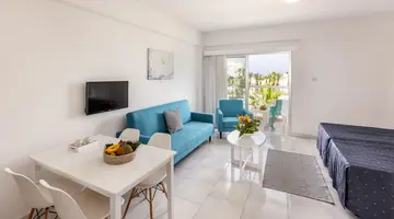 Papantonia Hotel Apts
