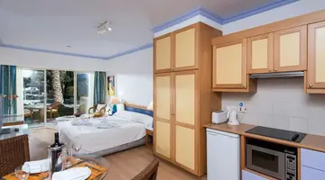 Paphos Gardens Apts