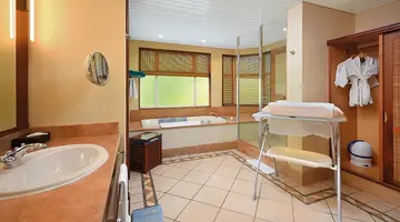 PARADIS BEACHCOMBER GOLF RESORT & SPA