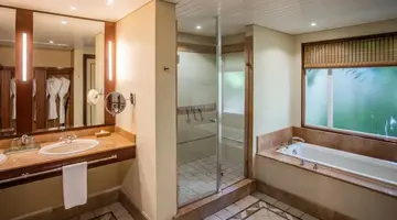 Paradis Beachcomber Golf Resort & Spa