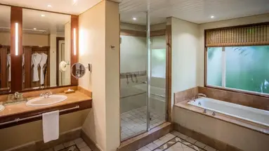 Paradis Beachcomber Golf Resort & Spa
