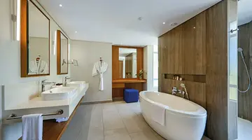 PARADIS BEACHCOMBER GOLF RESORT & SPA