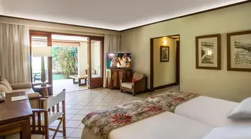 Paradis Beachcomber Golf Resort & Spa