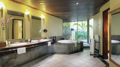PARADIS BEACHCOMBER GOLF RESORT & SPA
