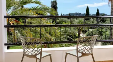 Paradise Hotel
