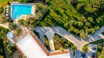 Paradise Hotel