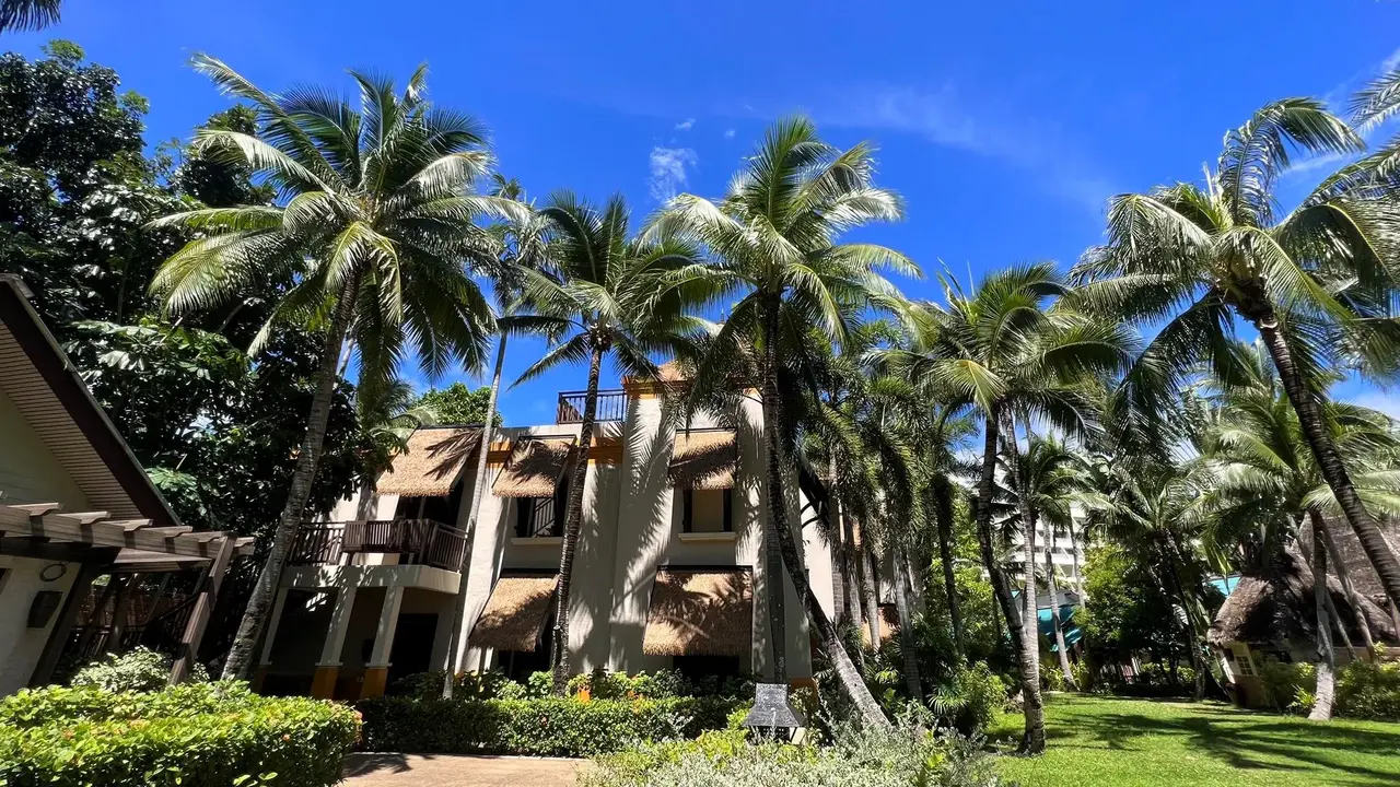 PARADOX RESORT PHUKET (ex. MOVENPICK RESORT & SPA KARON BEACH)