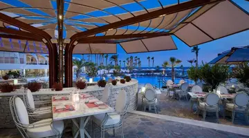 Parklane Resort & Spa