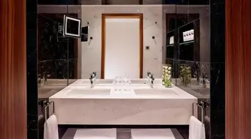 Parklane Resort & Spa