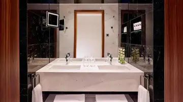 Parklane Resort & Spa