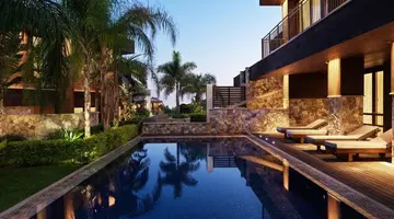 Parklane Resort & Spa