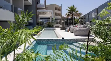 Pearl SeaBreeze Suites