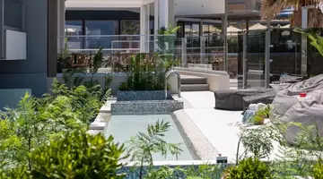 Pearl SeaBreeze Suites