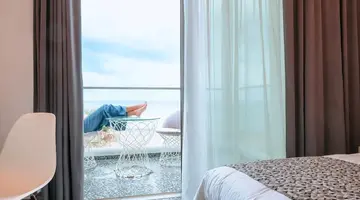 Pearl SeaBreeze Suites