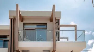 Pearl SeaBreeze Suites