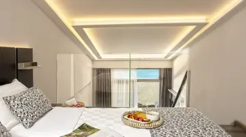 Pearl SeaBreeze Suites