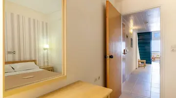 Pearl SeaBreeze Suites