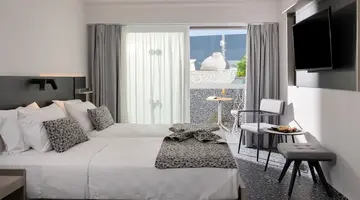 Pearl SeaBreeze Suites