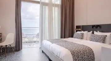 Pearl SeaBreeze Suites