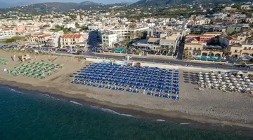 Pearl SeaBreeze Suites