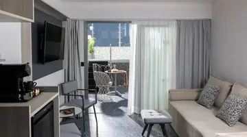 Pearl SeaBreeze Suites