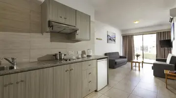 PENELOPE BEACH HOTEL APTS