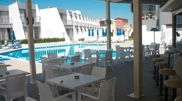 PENELOPE BEACH HOTEL APTS