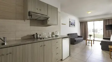 PENELOPE BEACH HOTEL APTS