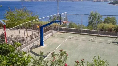 PENINSULA RESORT & SPA