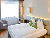 Penz Hotel West