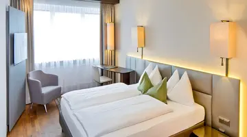 Penz Hotel West