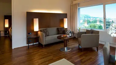 Penz Hotel West