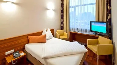 Penz Hotel West