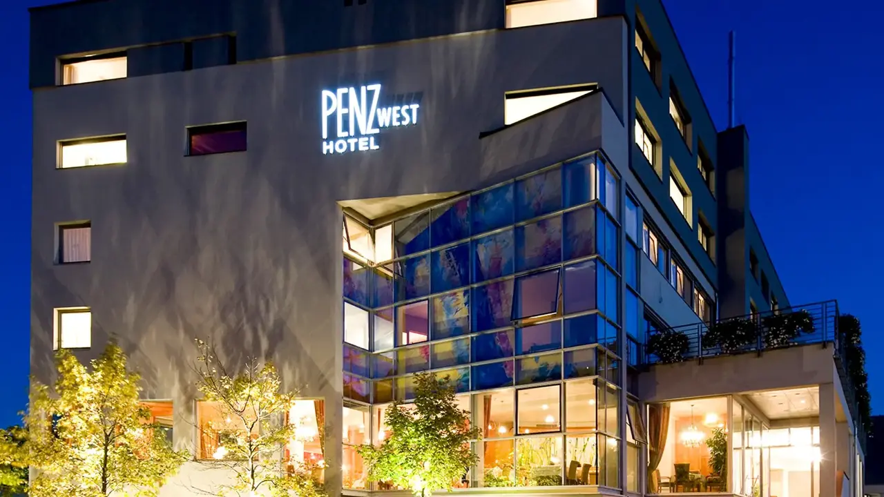 Penz Hotel West