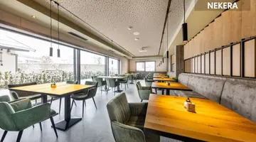 PEOPLE'S HOTEL